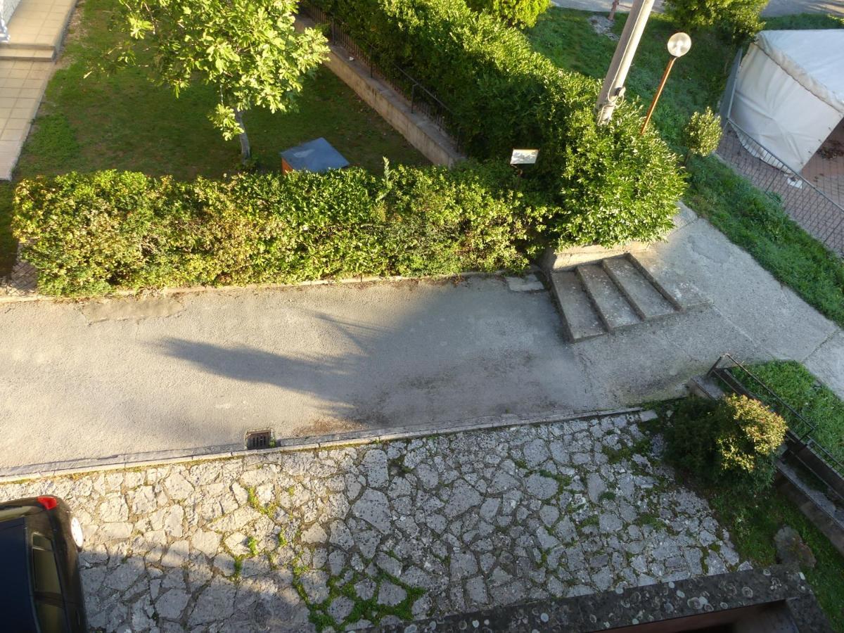 Amadeus Pinolo Apartment Gubbio Bagian luar foto